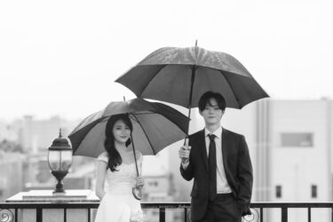 Studio Wonkyu＋ Maiden | 撮影レポート | 雨が最高の演出に…雑誌のような洗練されたお写真をご覧ください♡