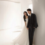 白い背景　新郎新婦　韓国フォトウェディング