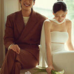 スリムドレス　ブラウンタキシード　前撮り　