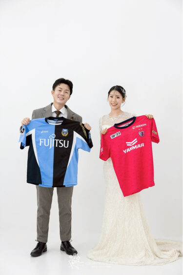 撮影アイデア  | サッカーユニフォームで韓国フォトウェディング！私服撮影で叶えるオリジナル前撮り
